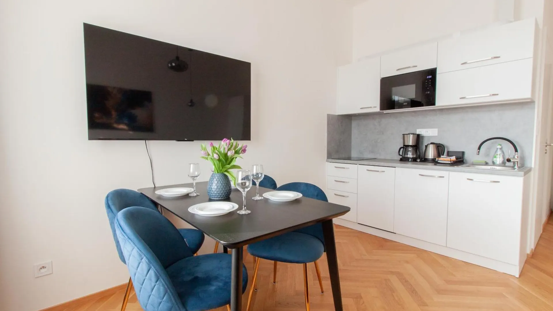 Churchill Heritage Apartments Praga